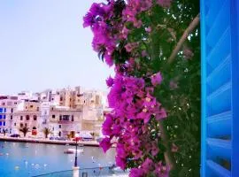 1500 Little Pink House in Kalkara Creek
