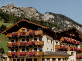 Berghotel Alpenklang，位于格罗萨尔的酒店