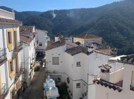 Casa Isabel, naturaleza y descanso en la serranía.，位于Jubrique的酒店