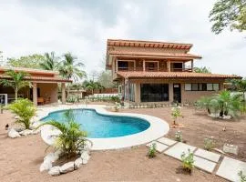 Flamingo Estates 18- 4 BR House with Pool