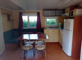 CAMPING LE BEL AIR mobil home LE FIGUIER 6 personnes，位于Limogne-en-Quercy的酒店