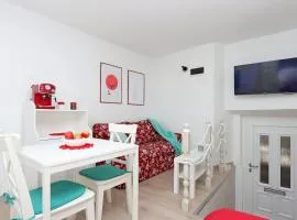 Sha La La - Charming, unique studio in a historic building next to a castle, WIFI, smart TV, washer-dryer