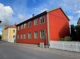 Vadstena centrum，位于瓦斯泰纳瓦斯泰纳城堡附近的酒店