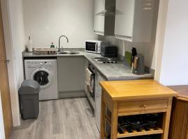 Lovely 4 bed apartment in centre of Formby，位于弗姆比的酒店
