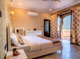 K D PALACE - Heritage Hotel On Fort，位于斋沙默尔捷西米尔机场 - JSA附近的酒店