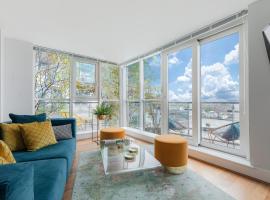 BEST THAMES VIEW in TOWN! LARGE LUXXE NOMAD DESIGN FAMILY HOME，位于伦敦泰特不列颠美术馆附近的酒店