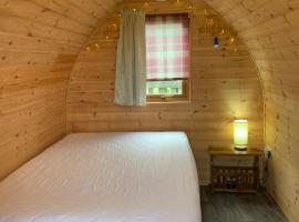 Poplars Farm Site Glamping Pods，位于Hulland的豪华帐篷营地