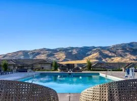 Luxury Retreat - King Beds, Hot Tub, & Pool - Family & Remote Work Friendly