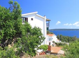 Apartments and rooms by the sea Zavala, Hvar - 8784，位于萨瓦拉的酒店