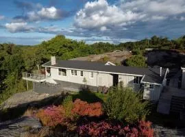 Idyllic Cabin in Lillesand fantastic ocean view