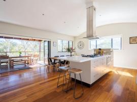 Alleura House Serene Bushland 4BR Families Groups，位于卢拉的酒店