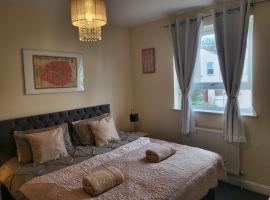 & Cosy Apartment in the heart of Stokes Croft，位于布里斯托的酒店