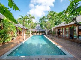 Secret River Villa - Luxury Villa 5 Bedrooms - Kerobokan - Canggu，位于克罗柏坎的别墅