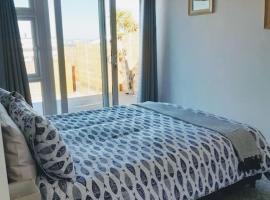 The Getaway - Modern 2 Bedroom Brixham Bungalow with sea peeps，位于布里克瑟姆贝里海角附近的酒店
