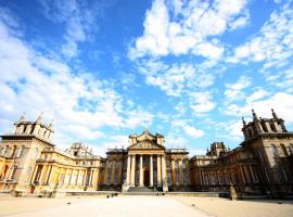 Charming Victorian Townhouse Near Oxford，位于威特尼的乡村别墅