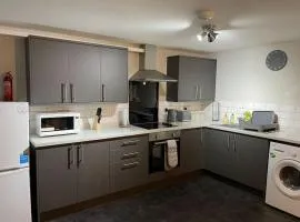 Maple House - 2 bed House with free parking in town by ShortStays4U