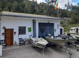 R U Ready Fishing, River Ebro，位于梅基嫩萨的露营地