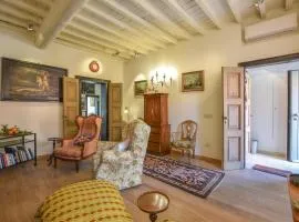 4 Bedroom Cozy Apartment In Mantova