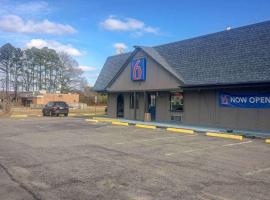 Motel 6 Newport News, VA – Fort Eustis，位于纽波特纽斯的酒店