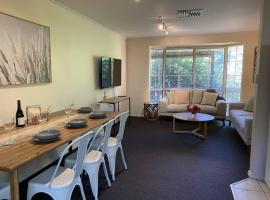 Yarra House - Comfortable 3 bedroom home close to everything!，位于希尔斯维尔的度假屋