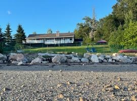 Sunset Tides，位于Oak Haven的住宿