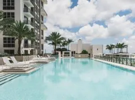 Tucker at Palmer Dadeland Miami