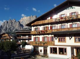 Hotel Bellaria - Cortina d'Ampezzo，位于科尔蒂纳丹佩佐科尔蒂纳 - 科尔德鲁斯附近的酒店