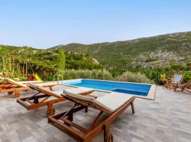 Awesome Home In Svinisce With Jacuzzi，位于Svinišće的酒店