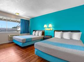 Motel 6 Fort Bragg, CA，位于布拉格堡的酒店