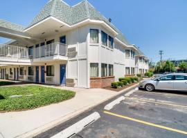 芝加哥奥黑尔6号汽车旅馆-席勒公园，位于罗斯芒特的酒店