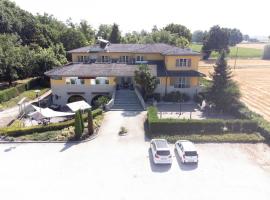 La Quercia Hotel con Ristorante，位于San Giovanni in Croce的酒店