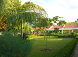 马里纳默克天堂度假村，位于尼古洛·巴托总统国际机场 - DIL附近的酒店