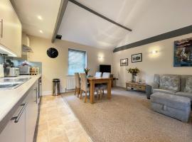 Arthurs Cottage -Charming Courtyard Cottage in the heart of Kendal, The Lake District，位于肯德尔的酒店