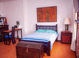 Cuarto tipo loft en Mazatlán，位于马萨特兰的民宿