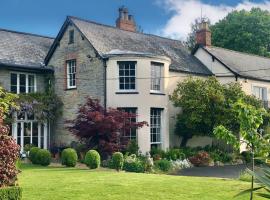 Farthings Country House Hotel & Restaurant Tunton，位于汤顿的酒店