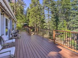 20 Mi to Lassen Park Chateau with Mt Shasta View!，位于Shingletown的酒店