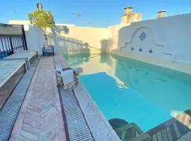 CASA PALACIO SXVIII CON PISCINA en centro histórico de SEVILLA