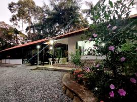 Casa inteira em Lumiar , Recanto das Palmeiras-NF.，位于新弗里堡的酒店