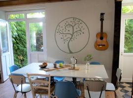'Maison des artistes' for up to 15 in Nature Park，位于Plancher-Bas的酒店