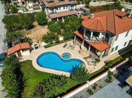 Stunning 4-Bedrooms Villa in Dalyan Turkey，位于达利安的海滩短租房