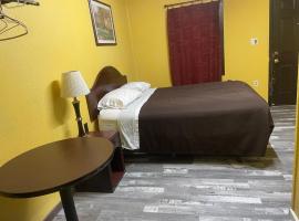 Azure Sky Motel，位于Fort Scott的酒店