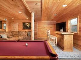 Smoke Rise Barn · Great Lake Front, Large Dock, 4bdrm, Pool Table，位于丹德里奇的度假屋