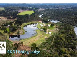 Aka Fishing Lodge，位于瓜拉普阿瓦的乡间豪华旅馆