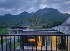 บ้านชายเขาพลูวิลล่า by RC Mountain Pool Villa，位于Ban Phu Yai的酒店