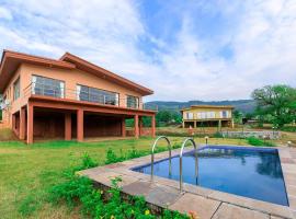 StayVista's Shivom Villa 3 - A Serene Escape with Views of the Valley and Lake，位于罗纳瓦拉的酒店