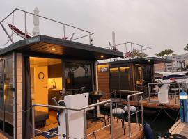 Casas Flotantes - Boatvillage，位于阿亚蒙特的酒店