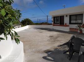 Casa rural con Wifi, terraza y vistas al mar el La Palma，位于蓬塔利亚纳的酒店