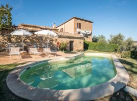 Stunning Home In Montalcino With 3 Bedrooms, Wifi And Outdoor Swimming Pool，位于蒙塔尔奇诺的公寓