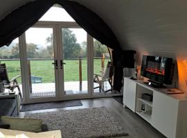 The Pod - Luxury Glamping Holiday Lodge，位于Arley的木屋