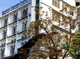 Crowne Plaza，位于Four Roads的酒店
